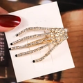 Détail d'une pince à cheveux main de squelette dorée ornée de strass brillants - S126-4# Pinces à cheveux main de fantôme noires