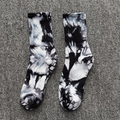 Unisex Baumwolle Batik Socken in Schwarz-Weiß-Muster mit bequemer Polstersohle - Einheitsgröße / Schwarz-Weiß Batik