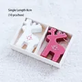 Pendenti natalizi a forma di renna in legno rosso e bianco con fiocchi di neve - Stile Alce (Set di 10)