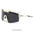 Polarisierte Sportsonnenbrille mit cremeweißem Rahmen und schwarzer Farbspritzer-Textur - Rahmen in Off-White Graue Linse