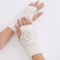 Guanti senza dita in maglia bianco crema con trama a trecce e motivo a rombi - Bianco