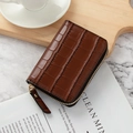 Mini porta carte marrone scuro con trama a coccodrillo e cerniera dorata elegante - caffè