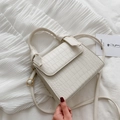 Borsa a mano bianca motivo coccodrillo con manico annodato e tracolla regolabile - Bianco