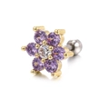 Dettaglio di orecchino a fiore con petali in zircone viola e base placcata in oro 18K - Viola