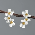 S925 sterling silver triple daisy stud earrings with gold stamen and brushed texture - Silver and Gold Two-tone