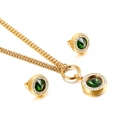 Goldenes Schmuckset mit runden grünen Kristallanhängern und weißen Schmucksteinen - Gold Grün (KS136109-Z)