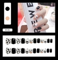 Vue détaillée de faux ongles à motifs de vache avec des dessins de dessins animés - Style Cartoon Vache Noir Blanc (R135)