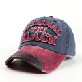 Détail de casquette de baseball vintage bleu marine et bordeaux avec broderie - Réglable / Marine avec Bord Bordeaux