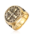 Anello religioso da uomo in acciaio inossidabile dorato con rilievo della Medaglia di San Benedetto - US 7 / Oro e Nero