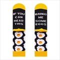 Lustige Baumwollsocken in Gelb und Schwarz mit dem Text Bring Me Some Eggs gestrickt - EU 41-46 / Schwarz/Gelb/Spiegelei Buchstabe