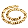 Detalle de un collar de cadena cubana dorada de acero inoxidable con acabado pulido - Eslabón Cubano (KN114359-Z) / Collar de Oro