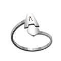 Dettaglio dell'anello regolabile in acciaio inox argento con lettera A e cuore - Lettera A / Color Acciaio