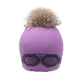 Détail du bonnet en tricot violet avec motif lunettes à paillettes et grand pompon en fourrure - Violet-Pompon Fourrure Raton Laveur
