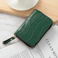 Mini porta carte verde foresta con goffratura coccodrillo e zip dorata elegante - Verde Scuro