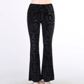 Vista detallada del relieve floral gótico en los pantalones negros de campana - S / Negro
