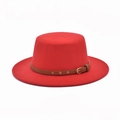Cappello boater in feltro di lana rossa con fascia in pelle marrone e fibbia dorata - M (56-58cm) / Rosso