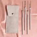 Gros plan sur 4 pinceaux à paupières à poils souples avec pochette en cuir gris - 4 Brushes + Bag (Chujian)