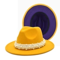 Dettaglio cappello in lana con nastro di perle e design bicolore giallo e viola - M (56-58cm) / Giallo (Fodera Viola)
