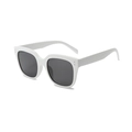 Retro Übergroße weiße Sonnenbrille mit grauen Gläsern und silbernen Nieten - Weißer Rahmen Graue Gläser