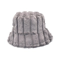 Cappello a secchiello invernale in finta pelliccia di coniglio grigia con peluche - M (56-58cm) / Grigio