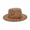 Cappello fedora in feltro di lana leopardato con fascia in pelle e borchie dorate - M(56-58cm) / Cammello