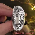 Anello vintage segno Ariete con profilo donna a rilievo e accenti floreali - US 5 / Ariete