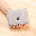 Portafoglio grigio chiaro carino con stemma di gatto nero e ricamo a cuori rosa - Stile Corto / Grigio