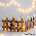 Clôture de Noël en bois avec neige pommes de pin et baies rouges 30x100cm - Clôture Décorative En Bois Naturel (30x100cm)