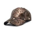 Klassische Baseballkappe mit braunem Schlangenmuster und gebogenem Schirm aus Kunstleder - M (56-58cm) / Bronze
