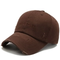 Casquette vintage marron foncé avec broderie Saturday et détails déchirés usés - Réglable / Café