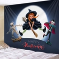 Dettaglio dell'arazzo da parete di Halloween in poliestere con vampiri e mummie cartoon - 150x130cm / Strega Vampiro di Halloween del Fumetto