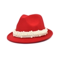 Klassischer roter Filzhut für Damen mit eleganten weißen Perlen am Rand verziert - M (56-58cm) / Rot