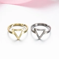 Verstellbare Edelstahlringe in Gold und Silber mit geometrischem Design und Band - 004 (Umgekehrtes Dreieck) / Gold