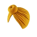 Detail eines senfgelben Donut-Turban-Huts mit stilvollem, weichem Strickknoten-Design - Gelb