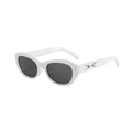 Katzenaugen-Sonnenbrille mit weißem Rahmen, grauen Gläsern und silbernem Wellendekor - Weißer Rahmen Graue Gläser