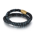 Herren Armband aus schwarzem Leder mit blauen Drähten und goldenem Magnetverschluss - Schwarzes Leder Blaufaden Goldschließe Stil (KB112427-K)