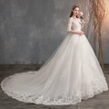 Elegantes weißes Brautkleid mit V-Ausschnitt, Spitzenärmeln und einer langen Schleppe - US 2 / Weiß mit Schleppe