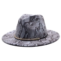 Détail d'un chapeau fedora en feutre gris à motif serpent avec fin ruban en métal doré - M (56-58cm) / Bleu
