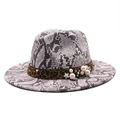 Dettaglio del cappello in lana serpente con fascia leopardata, perle e dettagli oro - M(56-58cm) / Bianco