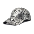 Unisex Baseballkappe mit Schlangenmuster, Silber-Metallic-Finish und gebogenem Schirm - M (56-58cm) / Silber