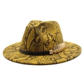 Chapeau fedora jazz classique avec motif serpent jaune et noir et ornement feuille dorée - Jaune