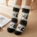Warme Winter Hausschuhsocken mit weißem Lammwollfutter und Rentier-Strickmuster - Schwarzes Weihnachtsrentier