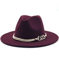 Détail d'un chapeau fedora bordeaux avec doubles cordes tressées beige et boucle chaîne dorée - M (56-58cm) / Bordeaux