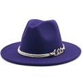 Détail d'un chapeau fedora en laine violet foncé avec chaîne argentée et cordon - M (56-58cm) / Violet