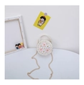 Dettaglio della borsa a tracolla bianca per bambina con fiori 3D e perle eleganti - Bianco