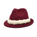 Klassischer burgunderroter Wollfilzhut mit elegantem mehrlagigem Perlenband Dekor für Damen - M (56-58cm) / Burgunderrot