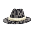 Cappello fedora leopardato grigio da donna con elegante decorazione a fascia di perle - M (56-58cm) / Grigio
