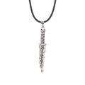 Collana in cordoncino nero con ciondolo a pugnale d'argento e incisione Rumplestiltskin - Pendaglio Argento Cordino Nero