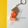Realistischer Oden-Spieß-Schlüsselanhänger mit Konjak- und Fischbällchen-Modell - Oden Stil 2 / 6.2cm
