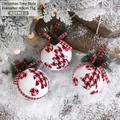 Set di tre palline di Natale a pied-de-poule bianche e rosse con pigne e fiocchi decorativi - Palline di Natale Rosse e Bianche da 8cm/Set da 3